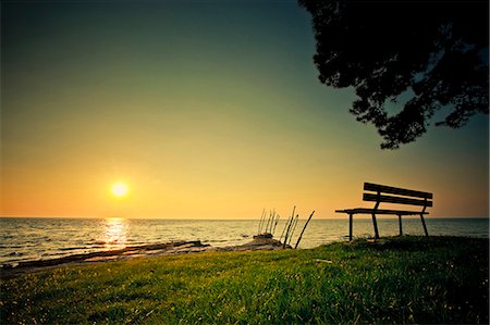 simsearch:614-09017258,k - Bench on the waterfront at sunset. Savudrija, Istria, Croatia Photographie de stock - Premium Libres de Droits, Code: 6115-08066650