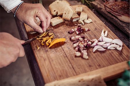 Person preparing dish, cutting ingredients Stockbilder - Premium RF Lizenzfrei, Bildnummer: 6115-08066612