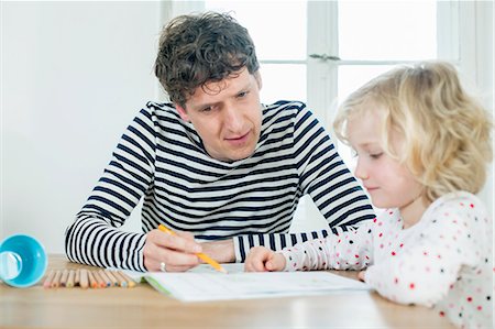 simsearch:6115-08066282,k - Father and daughter coloring a book Photographie de stock - Premium Libres de Droits, Code: 6115-08149249