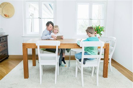 simsearch:6115-06732814,k - Mother and two children with digital tablet in living room Stock Photo - Premium Royalty-Free, Code: 6115-08149256