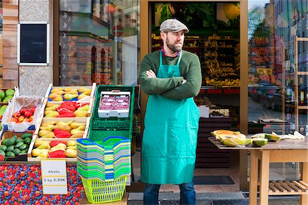 simsearch:640-08089328,k - Grocer with arms crossed in front of greengrocer's shop Photographie de stock - Premium Libres de Droits, Code: 6115-08149281