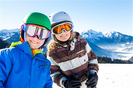 simsearch:6115-08149365,k - Ski holiday, children with ski goggles, Sudelfeld, Bavaria, Germany Photographie de stock - Premium Libres de Droits, Code: 6115-08149354