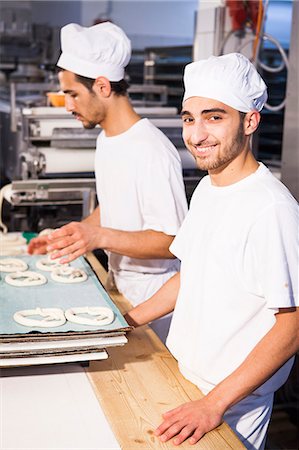 simsearch:6115-07282709,k - Preparing pretzel dough in bakery Photographie de stock - Premium Libres de Droits, Code: 6115-08100486