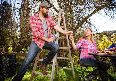 simsearch:6115-08100507,k - Couple resting in garden, Munich, Bavaria, Germany Photographie de stock - Premium Libres de Droits, Code: 6115-08100649