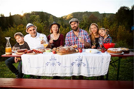 simsearch:6115-08104867,k - Family having a picnic in the garden, Munich, Bavaria, Germany Stock Photo - Premium Royalty-Free, Code: 6115-08100673