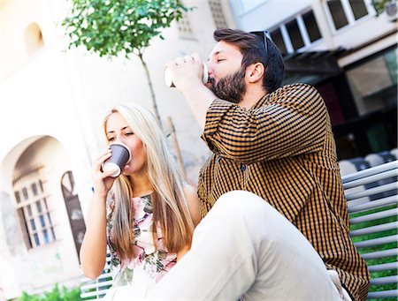 simsearch:6115-08100777,k - Young couple having a cup of coffee outdoors Photographie de stock - Premium Libres de Droits, Code: 6115-08100624