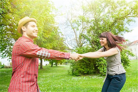 simsearch:6115-07539619,k - Young couple holding hands in park, Osijek, C roatia Fotografie stock - Premium Royalty-Free, Codice: 6115-08100710