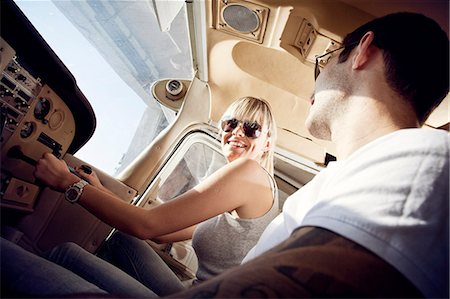 Young couple preparing  for start in private airplane Foto de stock - Royalty Free Premium, Número: 6115-08100840