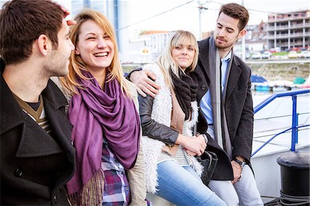 Portrait of friends taking a break in town Foto de stock - Sin royalties Premium, Código: 6115-08100976