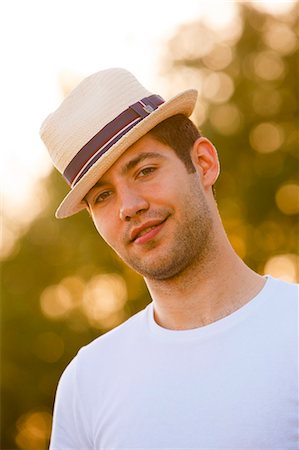 simsearch:6115-08101004,k - Portrait of young man with straw hat, Osijek, Croatia Fotografie stock - Premium Royalty-Free, Codice: 6115-08100995