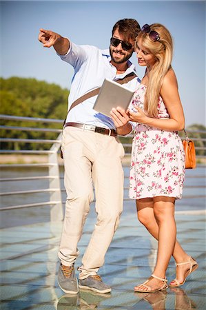 simsearch:6115-08101013,k - Young couple with digital tablet on sightseeing tour Fotografie stock - Premium Royalty-Free, Codice: 6115-08100937