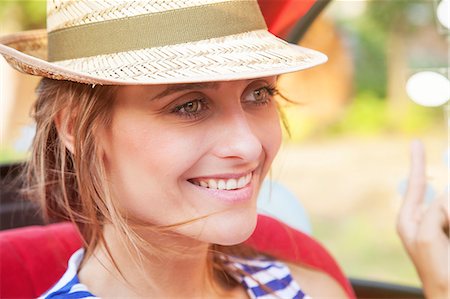 simsearch:6115-08239576,k - Portrait of happy young woman with sun hat Stock Photo - Premium Royalty-Free, Code: 6115-08101099