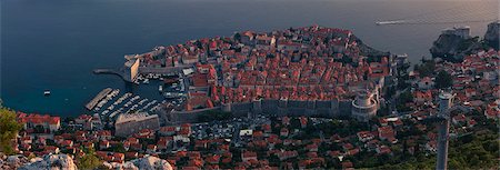 simsearch:853-07026622,k - Aerial view of Dubrovnik, Dalmatia, Croatia Photographie de stock - Premium Libres de Droits, Code: 6115-08101241