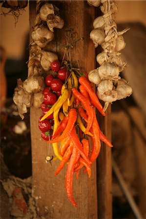 Hanging garlic and red chili pepper, Baranja, Croatia Stock Photo - Premium Royalty-Free, Code: 6115-08101245