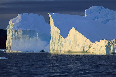 simsearch:640-08089640,k - Icebergs in Arctic Ocean, Greenland Foto de stock - Sin royalties Premium, Código: 6115-08101250