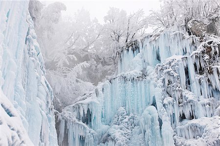 plitvice lakes - Frozen waterfall, Plitvice Lakes, National Park, Croatia Photographie de stock - Premium Libres de Droits, Code: 6115-08101312