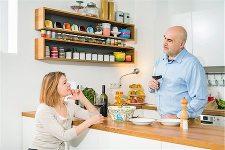 simsearch:614-07805764,k - Senior couple talking in kitchen Stock Photo - Premium Royalty-Free, Code: 6115-08104877