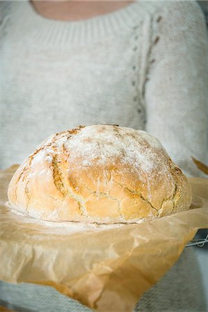 simsearch:649-06623037,k - Person holding fresh bread Stock Photo - Premium Royalty-Free, Code: 6115-08104892