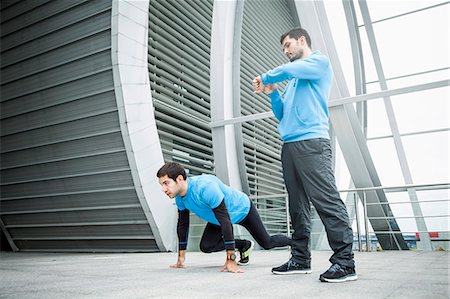 sprint - Male runner crouching for start  in city Stock Photo - Premium Royalty-Free, Code: 6115-08105032