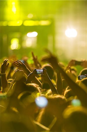 Young people having fun at music concert Photographie de stock - Premium Libres de Droits, Code: 6115-08105207