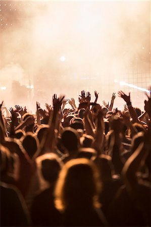 stage concert - Young people having fun at music concert Foto de stock - Sin royalties Premium, Código: 6115-08105219