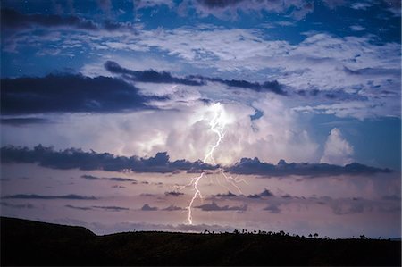 simsearch:6105-05396443,k - Lightning striking skyline,  Dalmatia, Croatia, Europe Foto de stock - Sin royalties Premium, Código: 6115-08105233