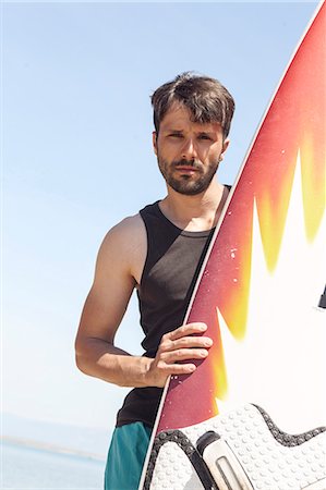 simsearch:6115-08239316,k - Male surfer, portrait Foto de stock - Sin royalties Premium, Código: 6115-08239241