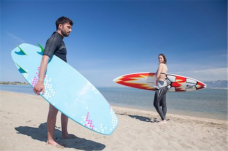 simsearch:6115-08239316,k - Two surfers on beach Foto de stock - Sin royalties Premium, Código: 6115-08239234