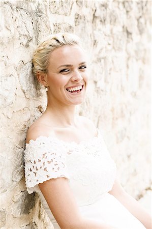simsearch:6115-08239477,k - Portrait of laughing bride in white wedding dress Stock Photo - Premium Royalty-Free, Code: 6115-08239398
