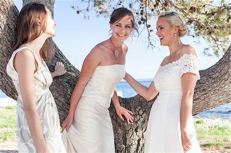 simsearch:6115-07109837,k - Bride and bridesmaids talking on wedding reception Stock Photo - Premium Royalty-Free, Code: 6115-08239467