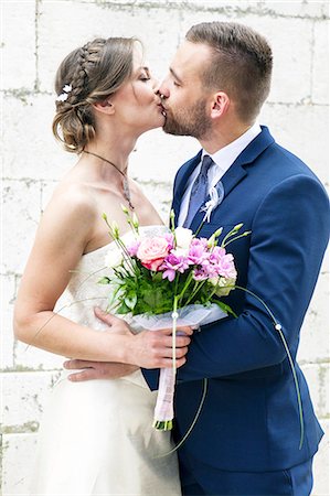 simsearch:6115-08239504,k - Bride and groom kissing Stock Photo - Premium Royalty-Free, Code: 6115-08239402