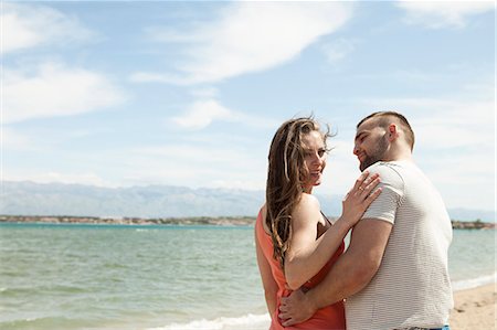 simsearch:6115-08239620,k - Young couple flirting on beach Foto de stock - Sin royalties Premium, Código: 6115-08239545