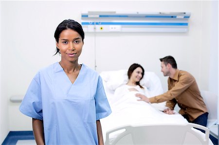 simsearch:6115-08416260,k - Portrait of nurse in sick room of hospital Photographie de stock - Premium Libres de Droits, Code: 6115-08416229