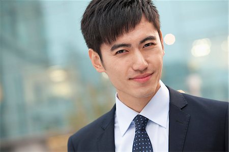 simsearch:6116-06939218,k - Close-up portrait of confident young businessman, China Fotografie stock - Premium Royalty-Free, Codice: 6116-06938504