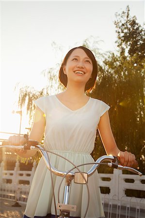 simsearch:6116-07235342,k - Young Woman on Bicycle Stockbilder - Premium RF Lizenzfrei, Bildnummer: 6116-06938773