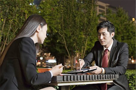 simsearch:6116-06939426,k - Business People Working While Having Dinner Stock Photo - Premium Royalty-Free, Code: 6116-06938902