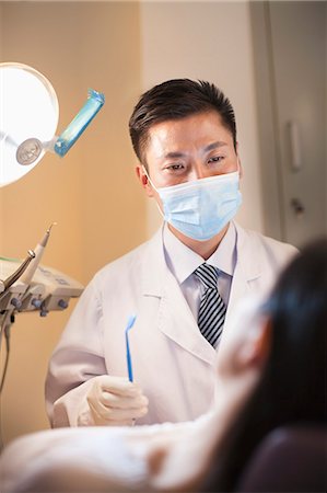 raclette - Male Dentist Examining Female Patient Photographie de stock - Premium Libres de Droits, Code: 6116-06938939