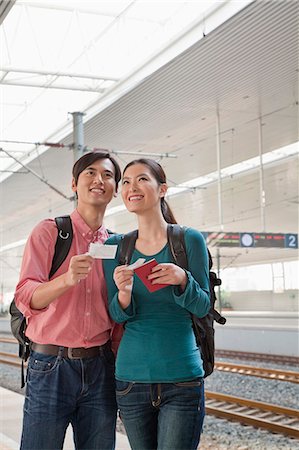 photo man train station - Young Couple Checking The Train Schedule Foto de stock - Sin royalties Premium, Código: 6116-06939061