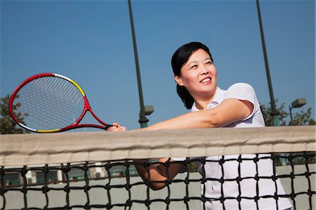 raquette de tennis - Mature woman playing tennis, portrait Photographie de stock - Premium Libres de Droits, Code: 6116-06939292