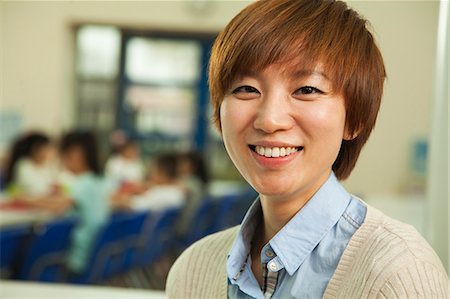 Teacher portrait at lunch in school cafeteria Photographie de stock - Premium Libres de Droits, Code: 6116-06939473