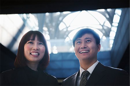simsearch:6116-07235740,k - Two business people smiling together, portrait, Beijing Stockbilder - Premium RF Lizenzfrei, Bildnummer: 6116-06939402