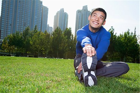 simsearch:6116-07235371,k - Young Athletic Man Stretching in Beijing Park- Horizontal Photographie de stock - Premium Libres de Droits, Code: 6116-07084532