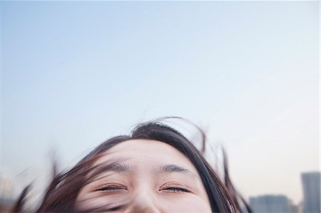 Young woman with hair blowing Foto de stock - Sin royalties Premium, Código: 6116-07085141