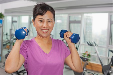 simsearch:6116-07235371,k - Woman exercising with weights Photographie de stock - Premium Libres de Droits, Code: 6116-07085440