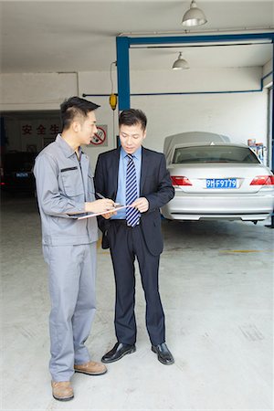 Garage Mechanic Explaining to Customer Stock Photo - Premium Royalty-Free, Code: 6116-07085687