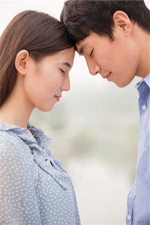 simsearch:649-06844739,k - Young Couple Touching Foreheads Photographie de stock - Premium Libres de Droits, Code: 6116-07085788