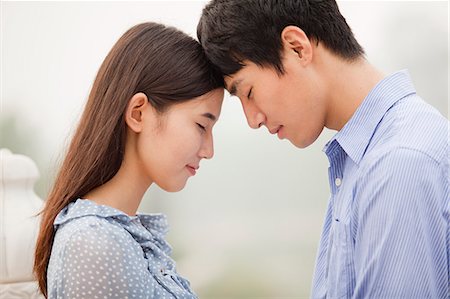 simsearch:649-06844739,k - Young Couple Touching Foreheads Photographie de stock - Premium Libres de Droits, Code: 6116-07085789