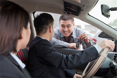 Mechanic Giving Car Keys to Couple Stock Photo - Premium Royalty-Free, Code: 6116-07085731