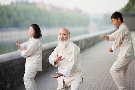 Chinese Practicing Tai Ji Photographie de stock - Premium Libres de Droits, Code: 6116-07085822