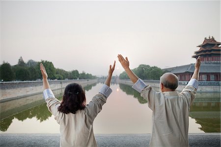 simsearch:6116-07085039,k - Two Chinese People Practicing Tai Ji Photographie de stock - Premium Libres de Droits, Code: 6116-07085829